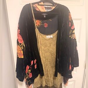 Torrid Black and Floral Women's Kimono pink green black velvet soft 1/2 size
